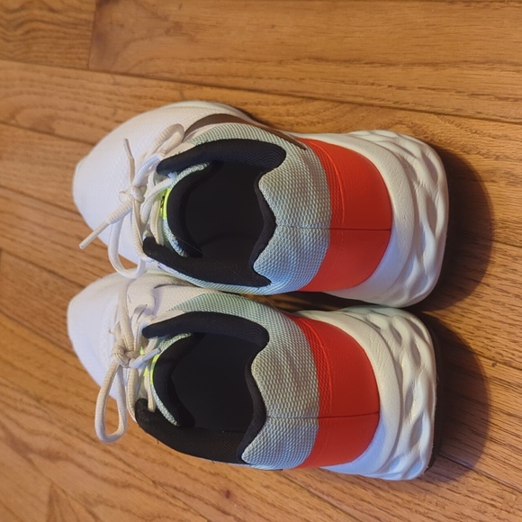 Women's Nike revolution - Picture 2 of 4